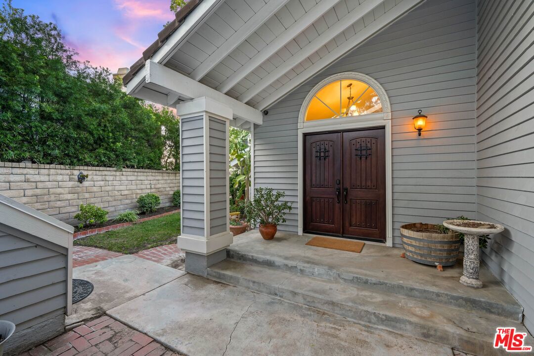 24006 Briardale Way Newhall, CA 91321 - Photo 2 of 34