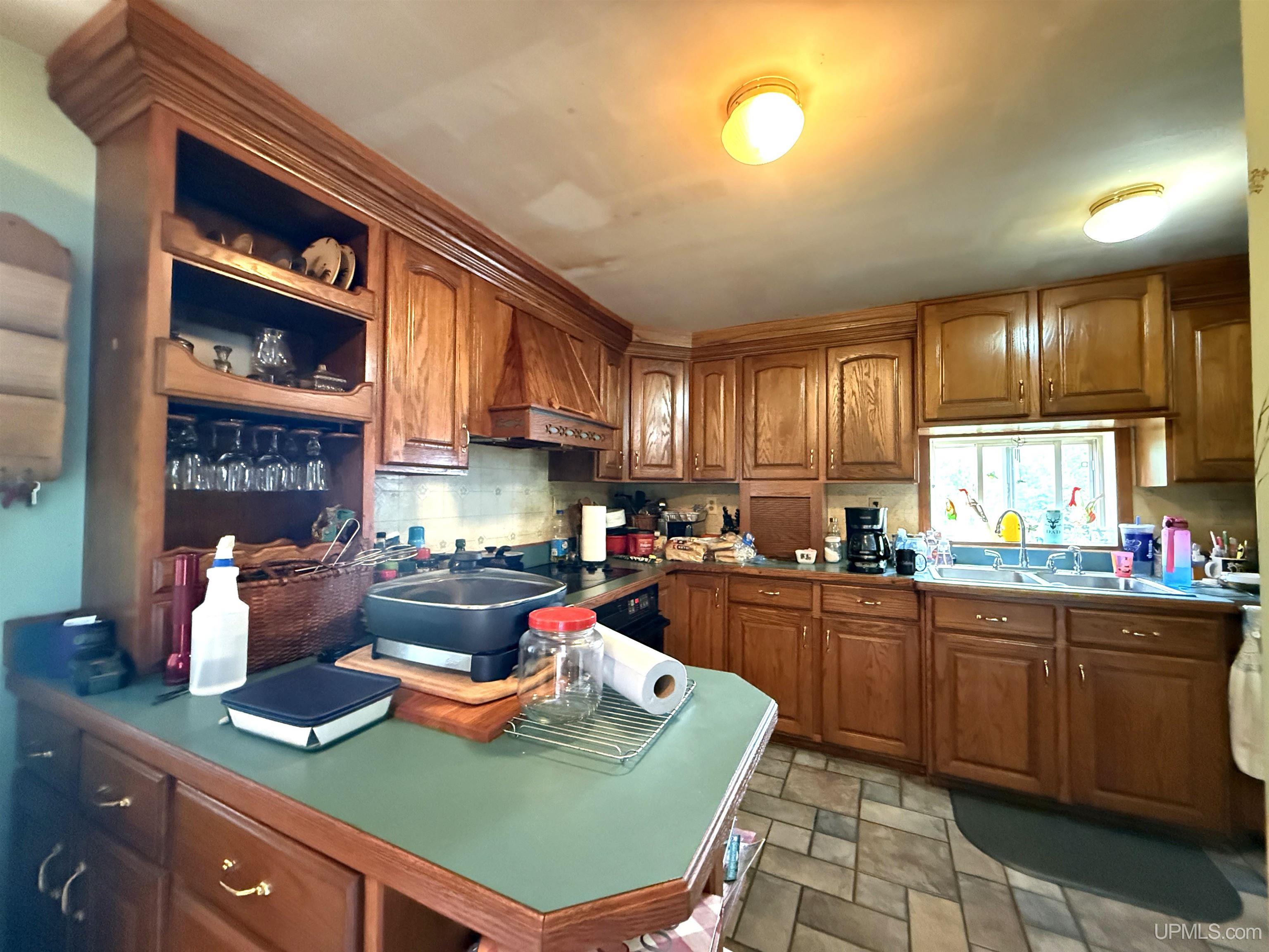 4060 18th Road Escanaba, MI 49829 - Photo 2 of 37