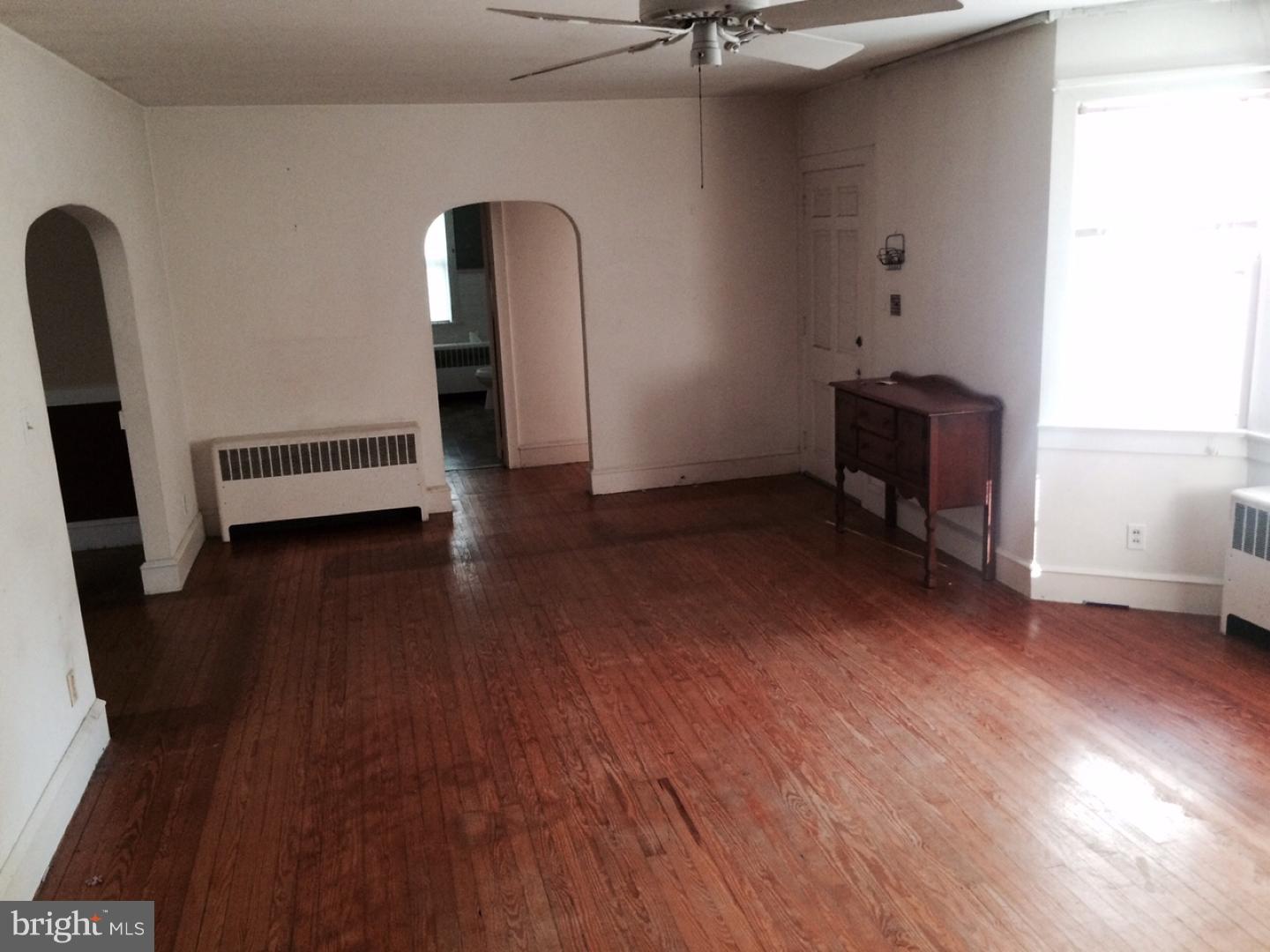 660 Salem Quinton Road Salem, NJ 08079 - Photo 9 of 21 Living Room