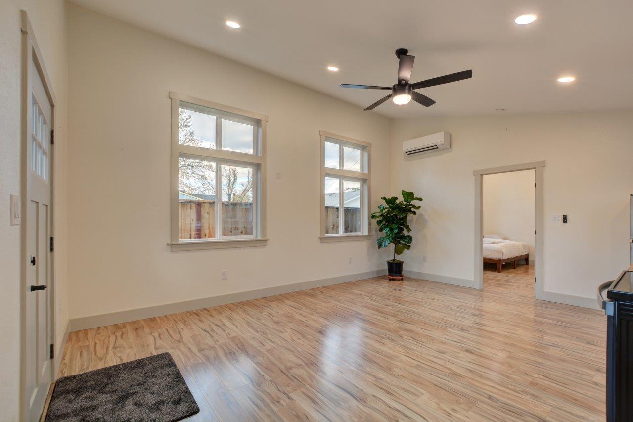 534 Laurel Street Central Point, OR 97502 - Photo 21 of 30 DSC_7726_7_8Interior Custom Settings