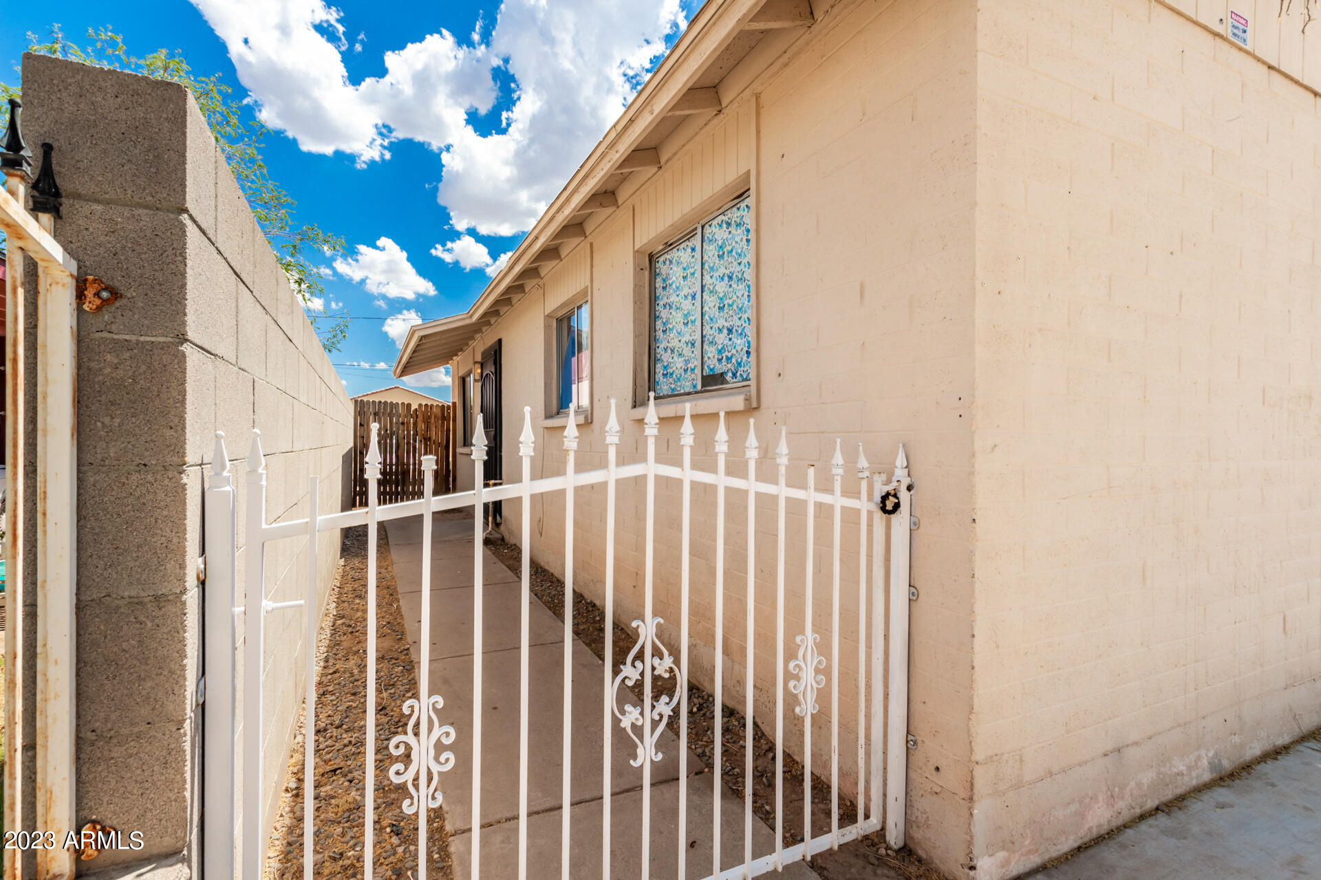 2445 East Chipman Road Phoenix, AZ 85040 - Photo 8 of 23 07 - Chipman