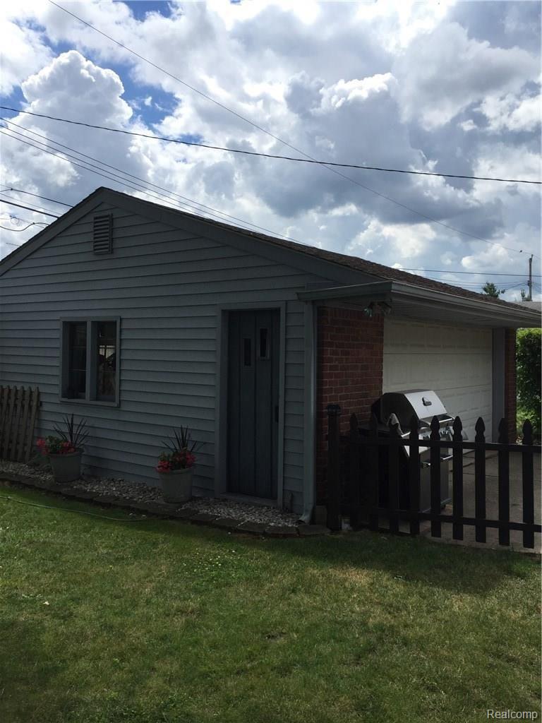 2983 Grange Road Trenton, MI 48183 - Photo 7 of 34 IMG_1905.JPG