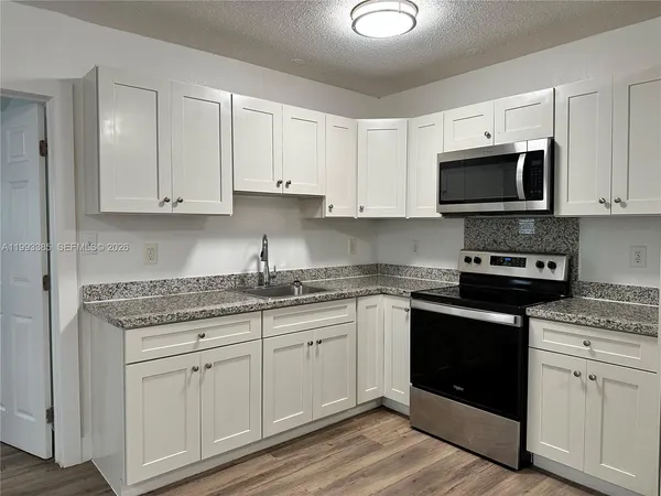 $1,695 | Edgewood, Fort Lauderdale, FL 33315