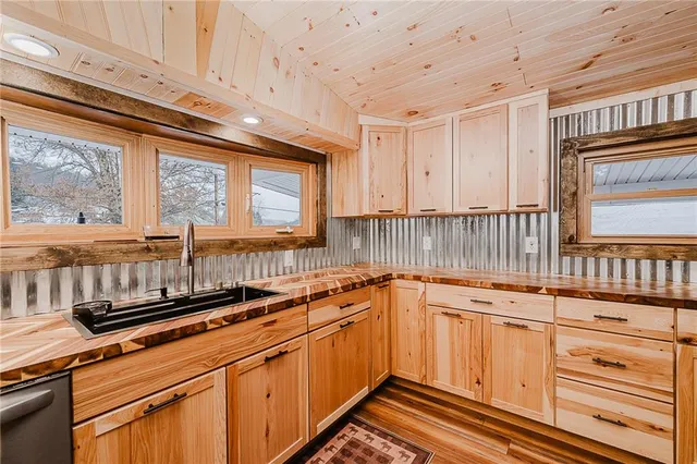 a kitchen that has a lot of cabinets in it