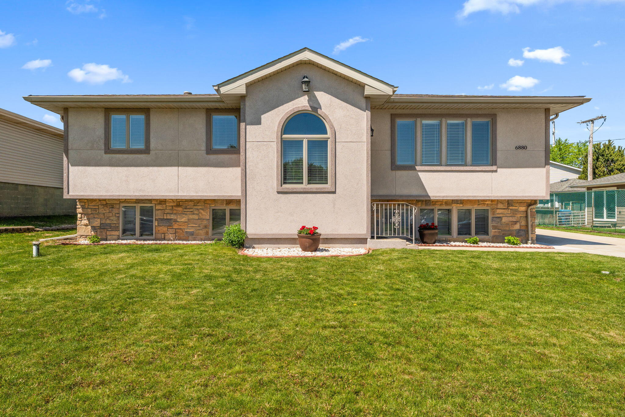 6880 West 84th Place Crown Point, IN 46307 - Photo 1 of 32 2048x1365