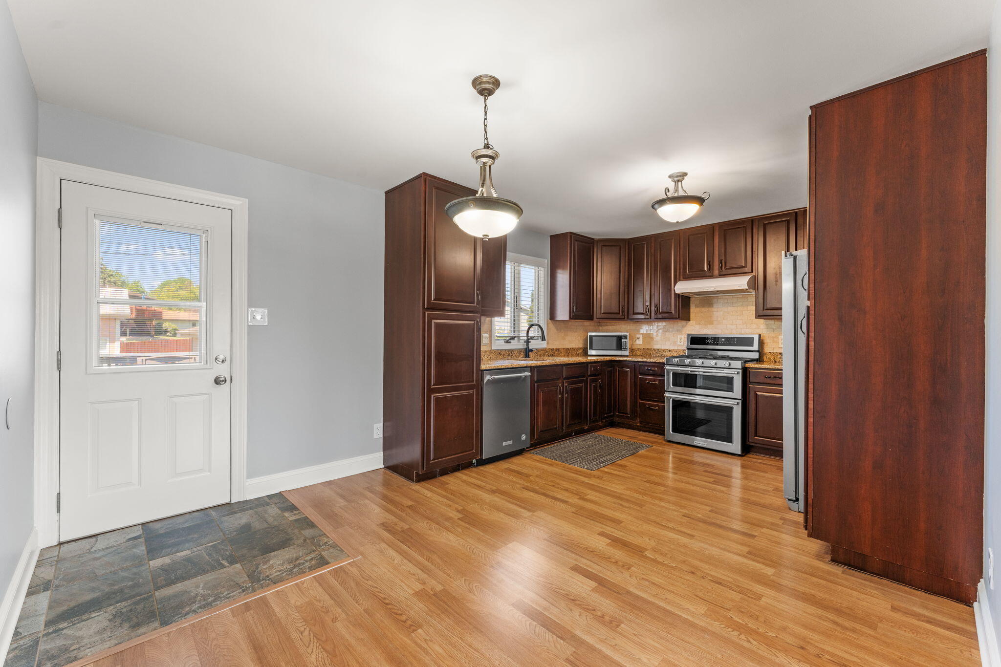 6880 West 84th Place Crown Point, IN 46307 - Photo 9 of 32 2048x1365
