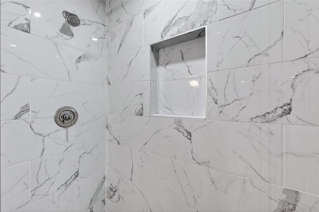 604 East Summit Street Sherman, TX 75090 - Photo 25 of 30 a bathroom with shower