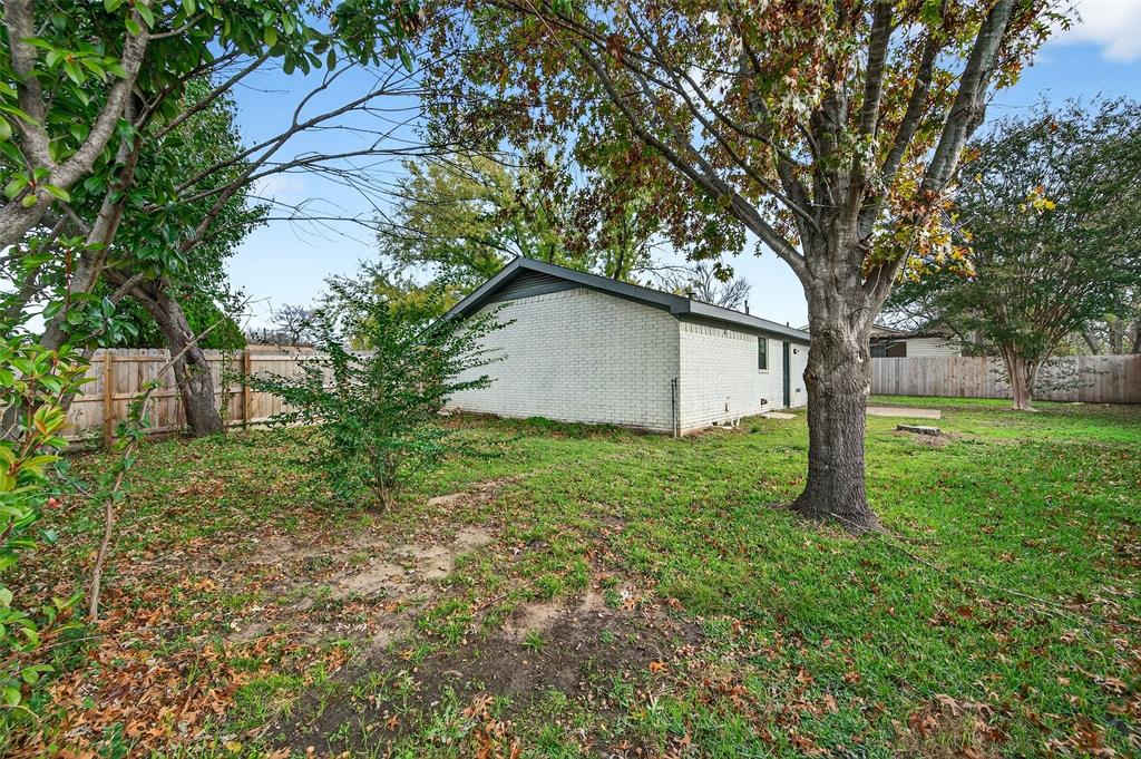 604 East Summit Street Sherman, TX 75090 - Photo 29 of 30 a backyard of a house with lots of green space