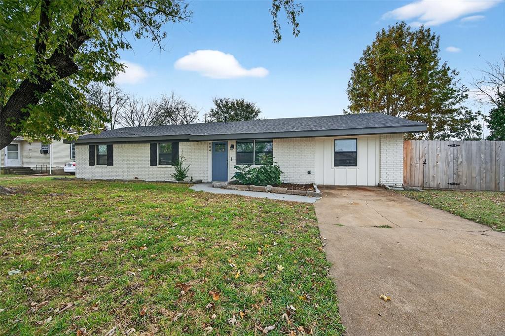 604 East Summit Street Sherman, TX 75090 - Photo 4 of 30 a front view of house with yard and trees around