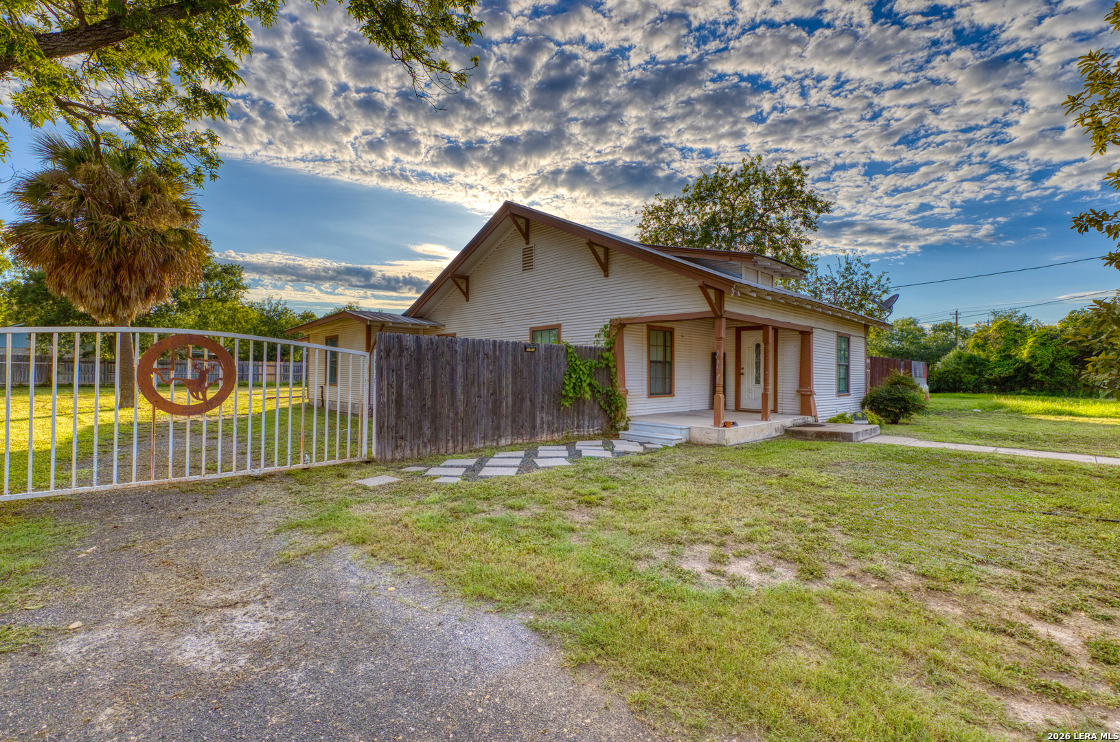 1231 North High Street Uvalde, TX 78801 - Photo 5 of 28