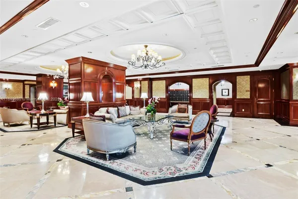 an entryway and a window in a room