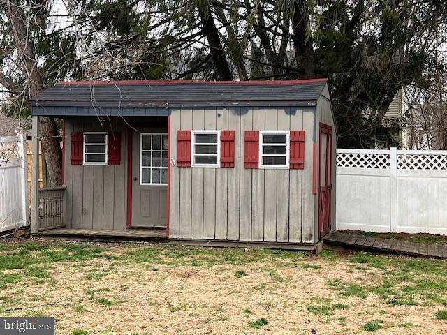 1105 Williamsburg Road Lancaster, PA 17603 - Photo 4 of 5 Utility Shed