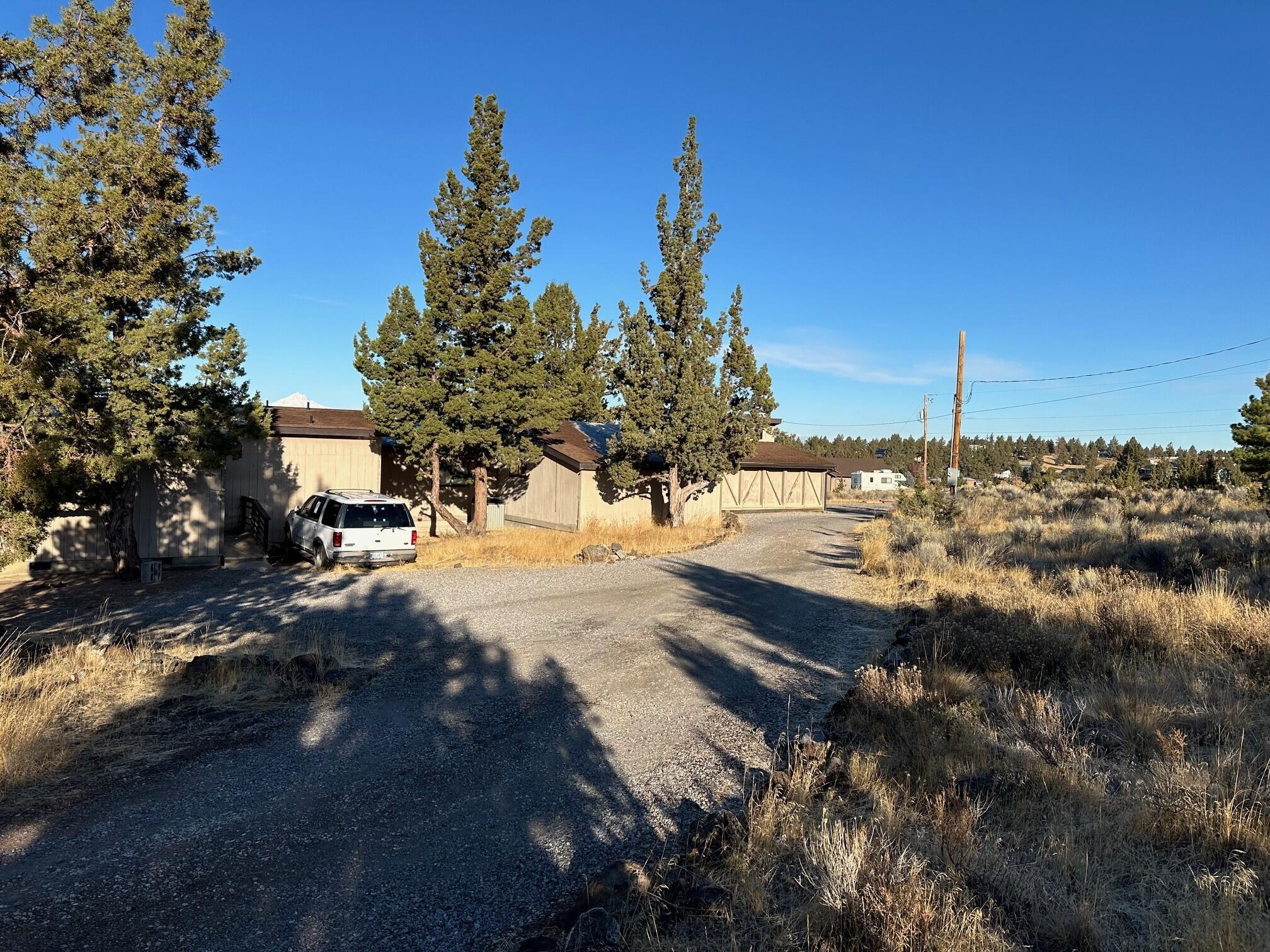 10421 Southwest Shad Road Terrebonne, OR 97760 - Photo 18 of 24 Driveway