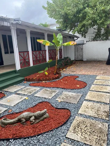 $1,575 | 318 South J Street, Unit BACK OF HOUSE, Lake Worth Beach, FL 33460