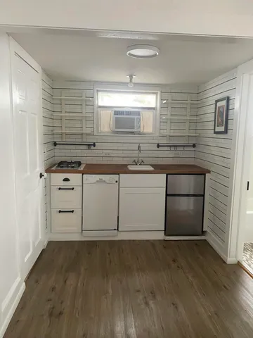 $1,575 | 318 South J Street, Unit BACK OF HOUSE, Lake Worth Beach, FL 33460