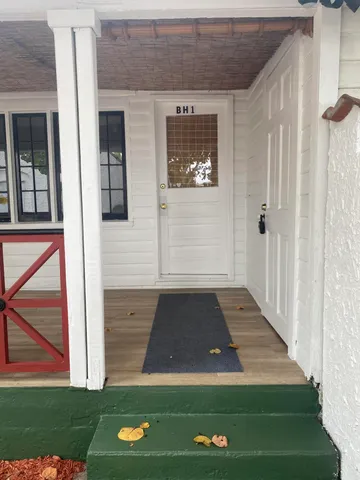 $1,575 | 318 South J Street, Unit BACK OF HOUSE, Lake Worth Beach, FL 33460