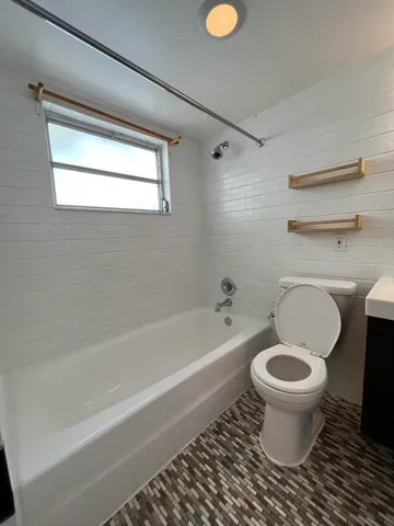 $1,575 | 318 South J Street, Unit BACK OF HOUSE, Lake Worth Beach, FL 33460