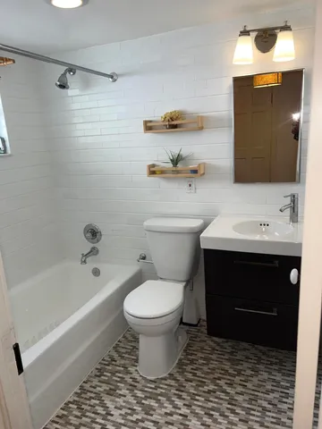 $1,575 | 318 South J Street, Unit BACK OF HOUSE, Lake Worth Beach, FL 33460