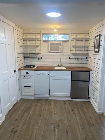 $1,575 | 318 South J Street, Unit BACK OF HOUSE, Lake Worth Beach, FL 33460