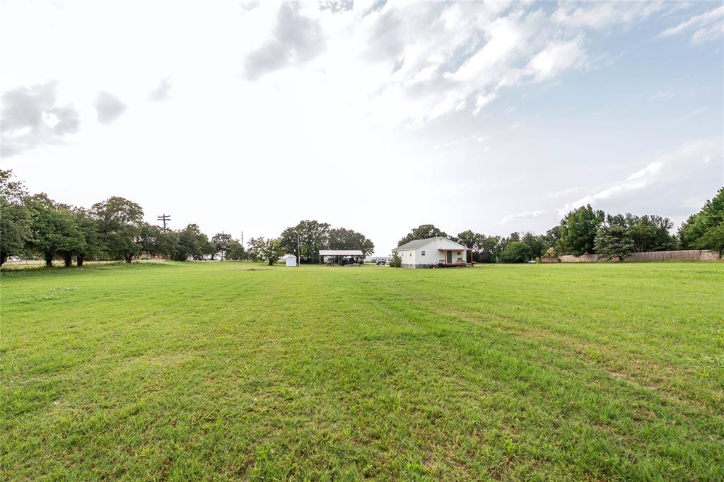 1306 Winn Road Bowie, TX 76230 - Photo 5 of 23