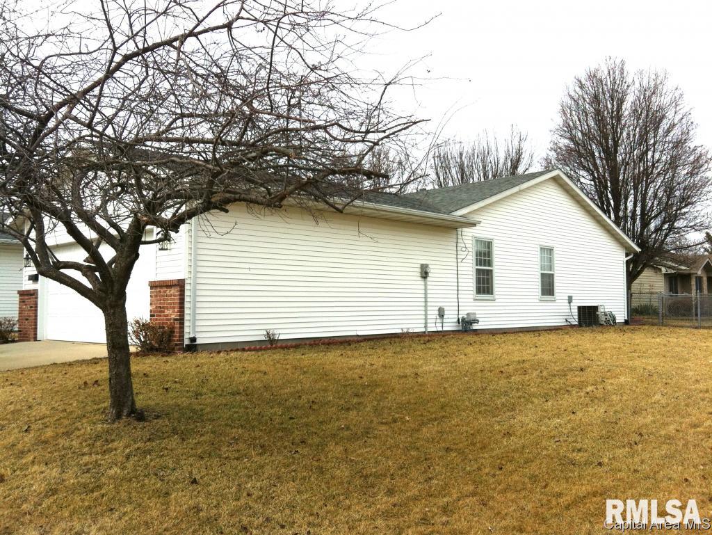 1913 Halifax Drive Springfield, IL 62703 - Photo 4 of 22