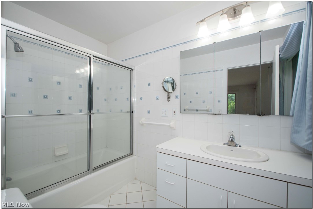 2060 Middleton Road Hudson, OH 44236 - Photo 16 of 33 Master Bath