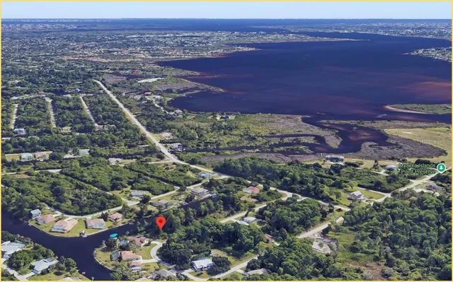 a view of an outdoor space