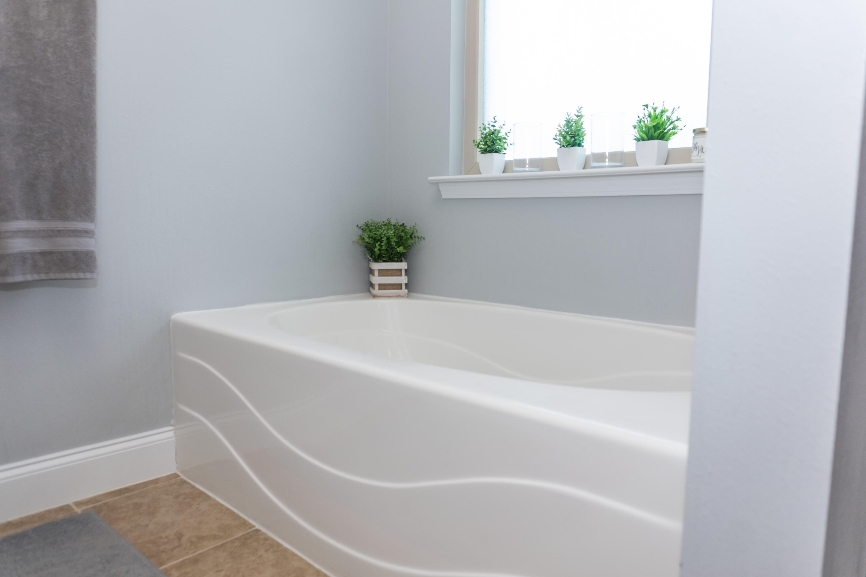 4517 Beth Circle Crestview, FL 32539 - Photo 23 of 45 a white bath tub sitting in a window