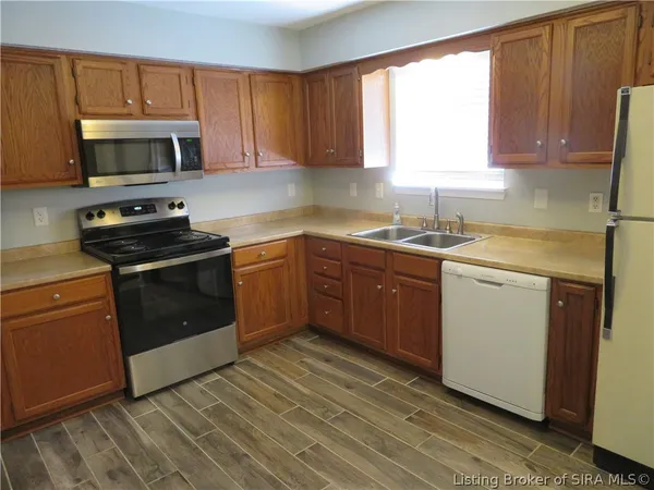 $199,900 | 1710 Charlestown New Albany Road, Unit 100 & 61G, Jeffersonville, IN 47130