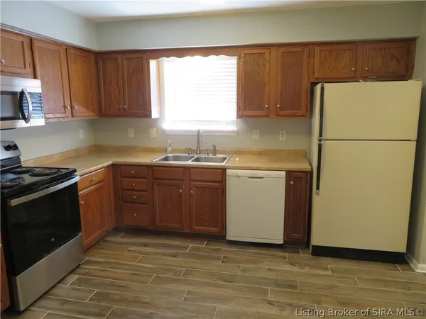 $199,900 | 1710 Charlestown New Albany Road, Unit 100 & 61G, Jeffersonville, IN 47130