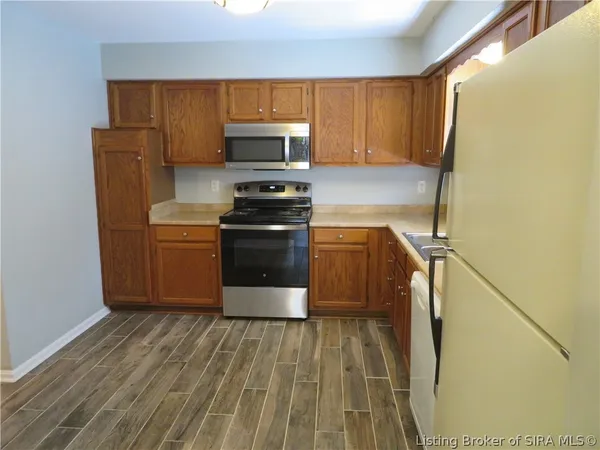 $199,900 | 1710 Charlestown New Albany Road, Unit 100 & 61G, Jeffersonville, IN 47130