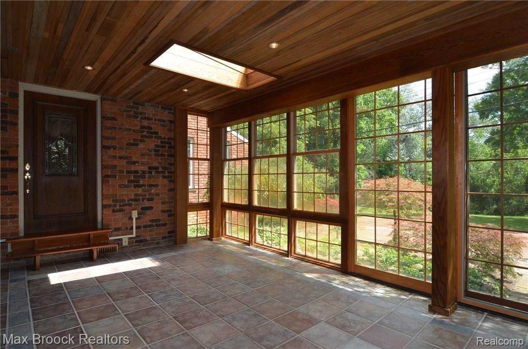6035 North Rochester Road Rochester, MI 48306 - Photo 17 of 42 DSC_0010.JPG