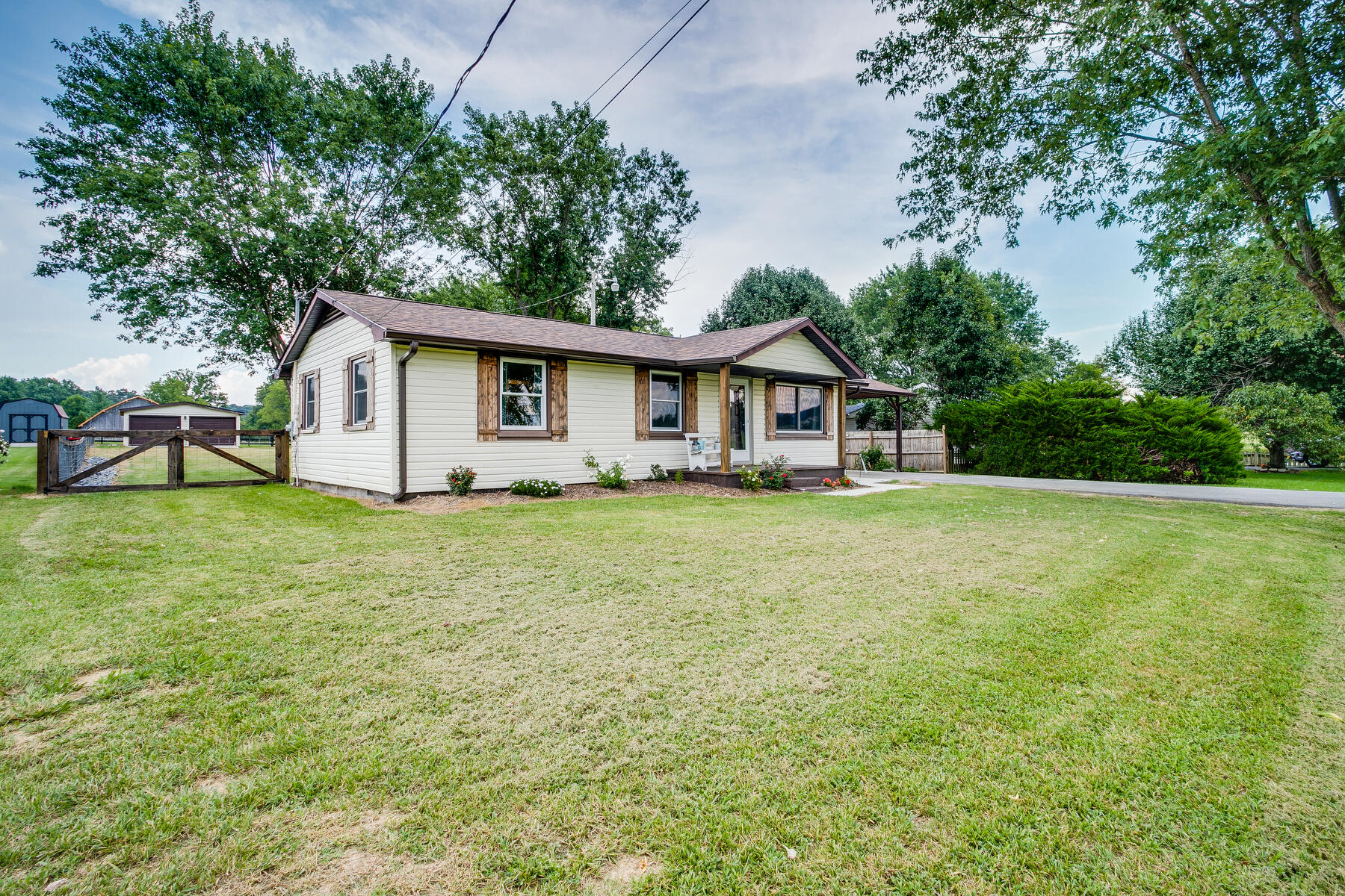 335 Frank Lowe Road Jonesborough, TN 37659 - Photo 2 of 25 D61C59FF-CC47-4FF1-A340-AE30444BCC2C