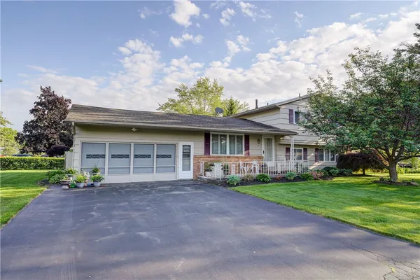 $249,900 | 7 Flamingo Drive, Gates, NY 14624
