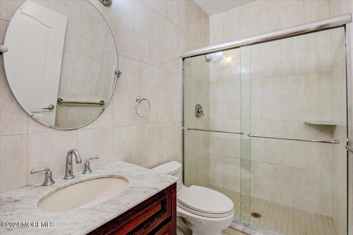 51 Yates Road Manalapan, NJ 07726 - Photo 23 of 45 26-Bathroom