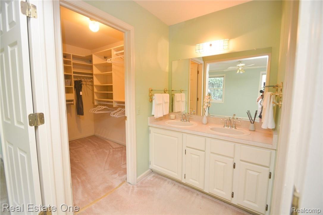 524 Rochdale Drive North Rochester, MI 48309 - Photo 17 of 26 DSC_8044.jpg