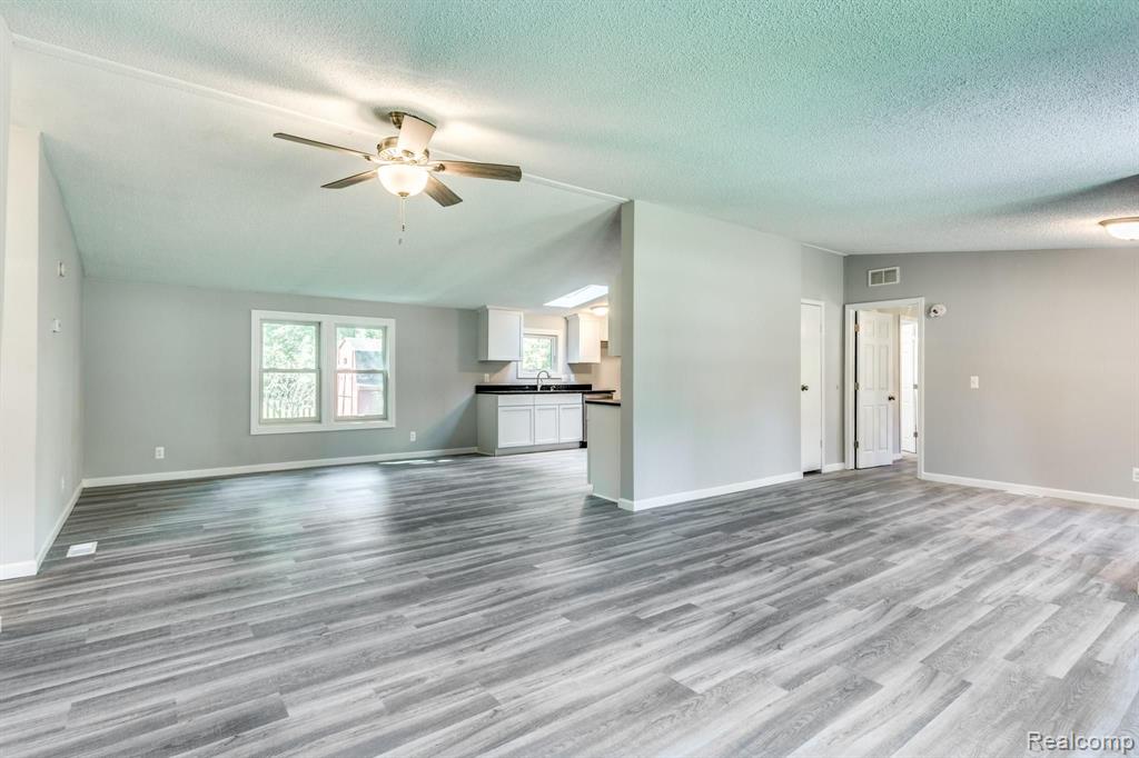 3813 Pine Road Fort Gratiot, MI 48059 - Photo 7 of 25