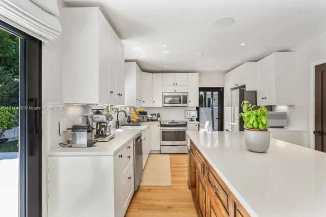 $3,750,000 | 600 Allendale Road, Key Biscayne, FL 33149