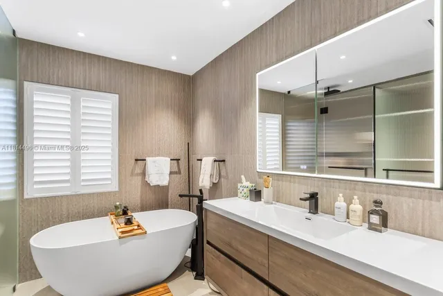 $3,750,000 | 600 Allendale Road, Key Biscayne, FL 33149