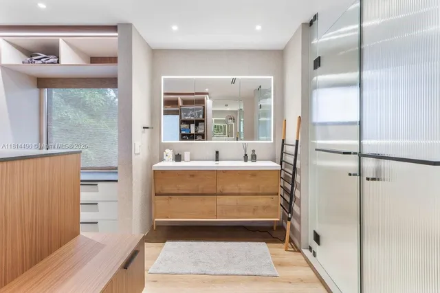 $3,750,000 | 600 Allendale Road, Key Biscayne, FL 33149