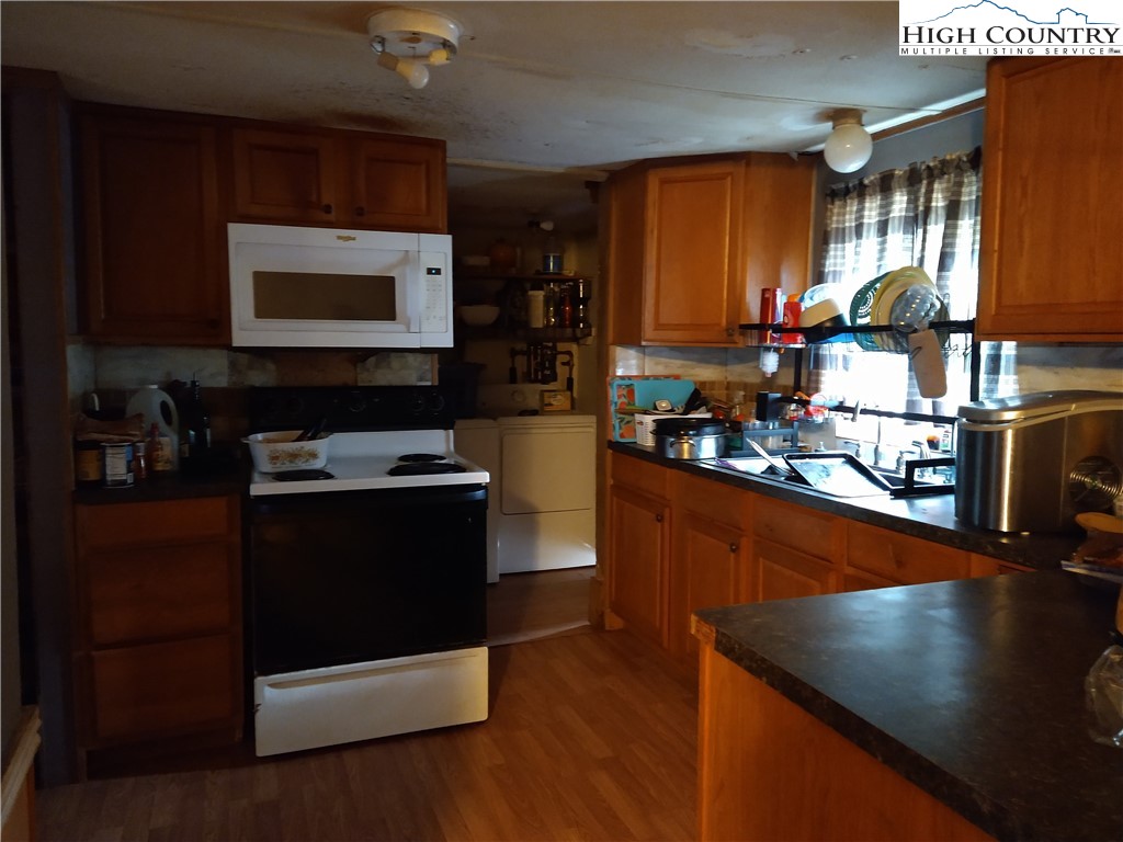 178 Joe Place Ennice, NC 28623 - Photo 6 of 11