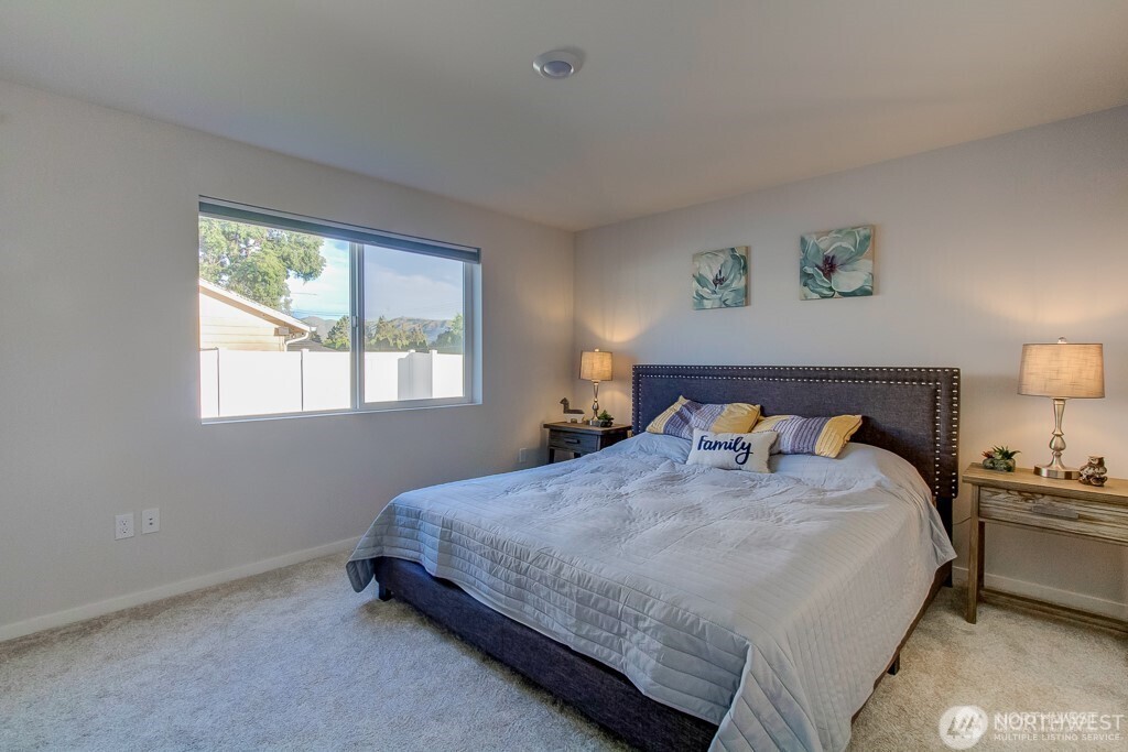 27 Jonagold Lane Manson, WA 98831 - Photo 20 of 32 a bedroom with a bed and a window