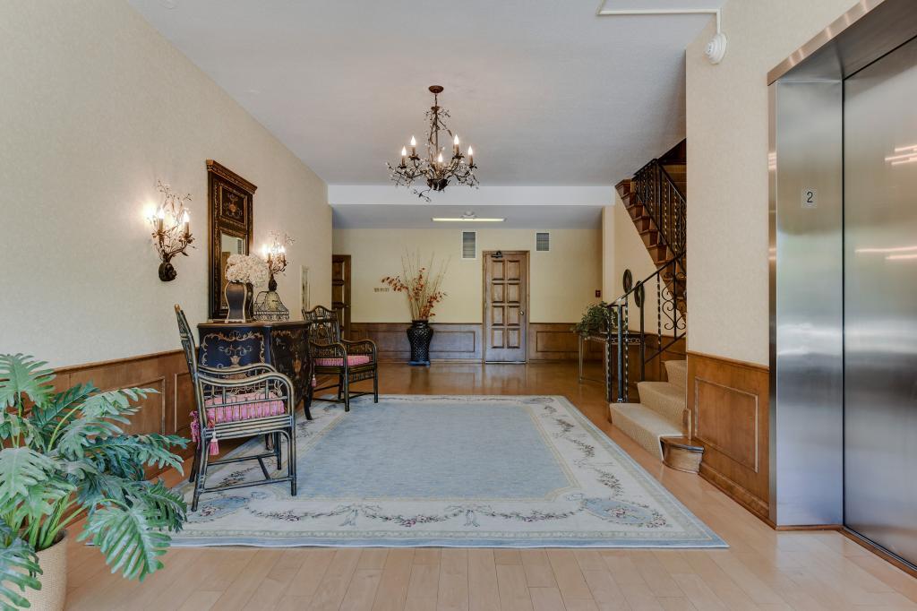 6105 Eden Prairie Road, Unit A25 Edina, MN 55436 - Photo 3 of 36 Gallery Image 3