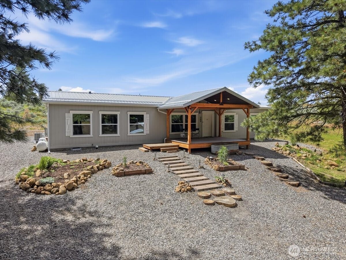 389 Muledeer Road East Wenatchee, WA 98802 - Photo 1 of 36