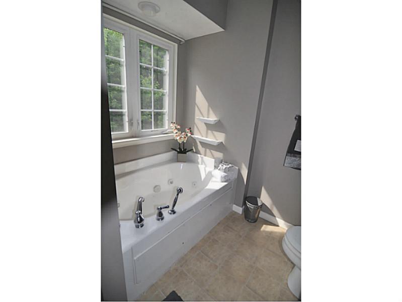 104 Park Place McKees Rocks, PA 15136 - Photo 13 of 22 Master Bath/Spa.