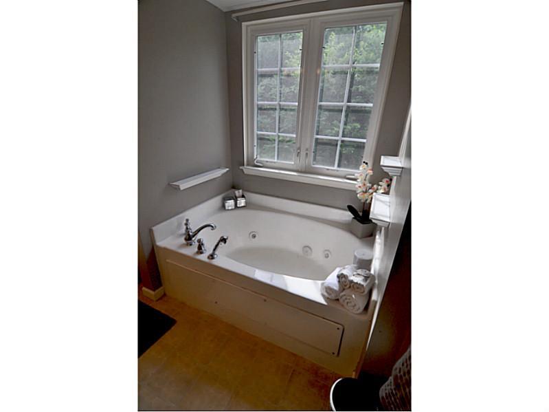 104 Park Place McKees Rocks, PA 15136 - Photo 14 of 22 Master Bath/Spa.