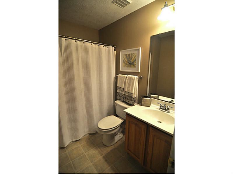 104 Park Place McKees Rocks, PA 15136 - Photo 18 of 22 Full Bath.