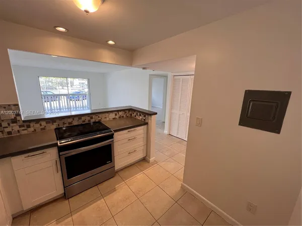 $1,600 | 15221 Northeast 6th Avenue, Unit A104, Miami, FL 33162