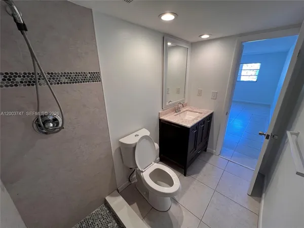 $1,600 | 15221 Northeast 6th Avenue, Unit A104, Miami, FL 33162