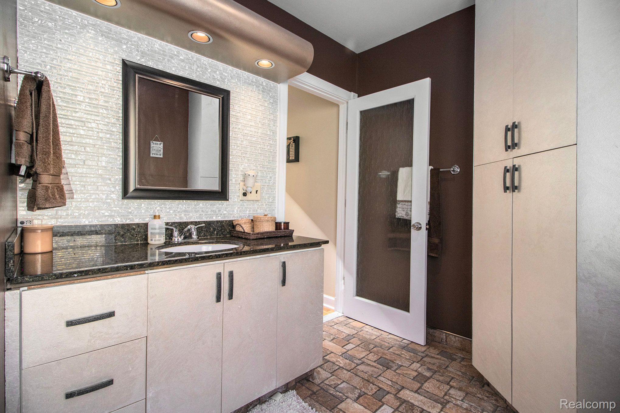 1715 Old Plank Road Milford, MI 48381 - Photo 16 of 26 Gallery Image 16